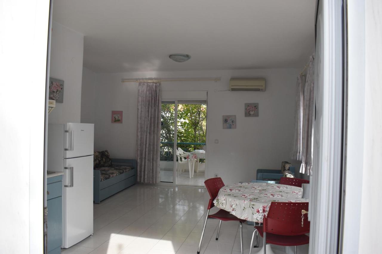Niki Apartments Polychrono Bagian luar foto
