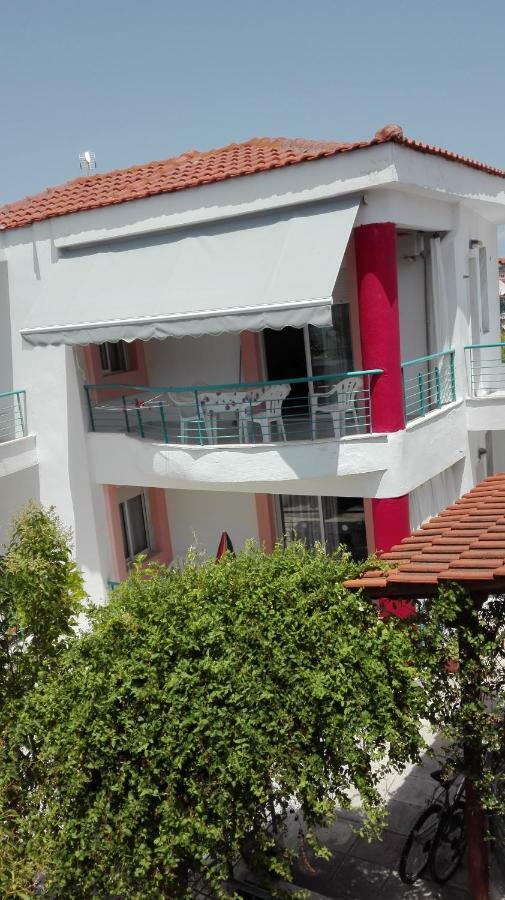 Niki Apartments Polychrono Bagian luar foto